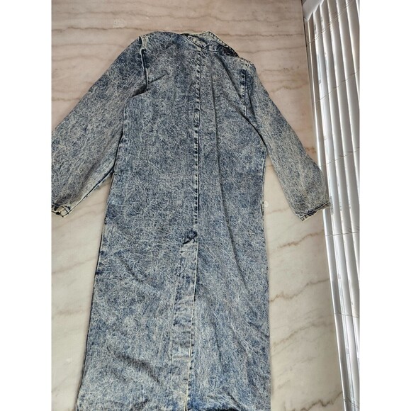 Sundance Long Denim Dress with Distressed Look and Classic Button Front - Medium - Picture 13 of 15